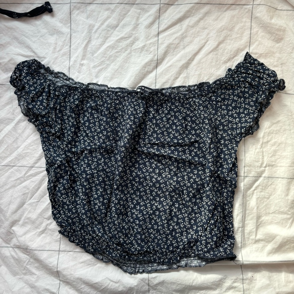 Brandy Melville Off The Shoulder Floral Crop Top